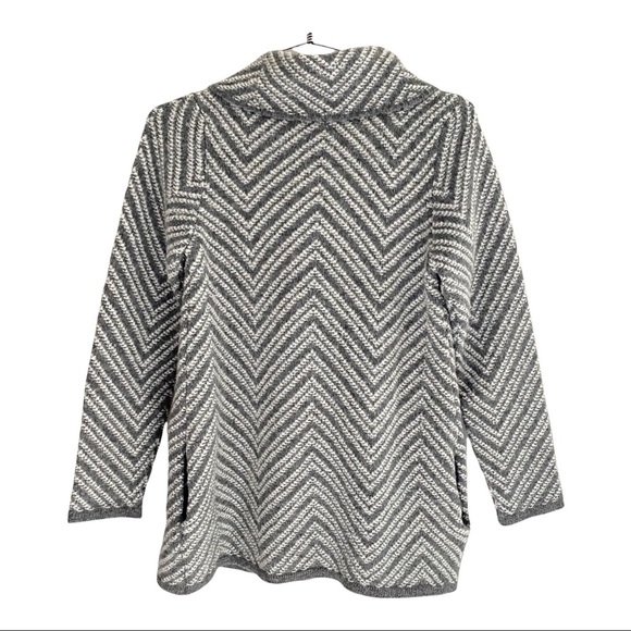 Italian Made Gray Chevron Wool Blend Cardigan Size Small - Picture 2 of 10